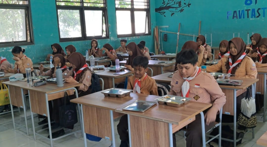 Pelaksanaan MBG di SMPN 13 Surabaya Berjalan Lancar