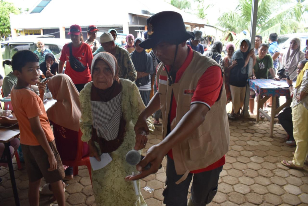 Krisis Air Bersih Bayangi Korban Banjir Sumbar, Bantuan Terus Dikirim ke Daerah Terisolasi