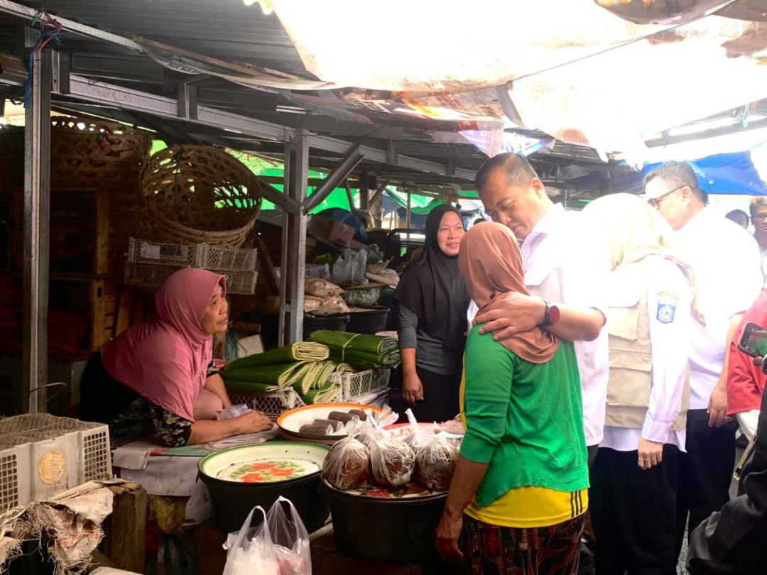 Pemprov NTB Salurkan Bantuan Sembako bagi Keluarga Nelayan di Lombok Utara