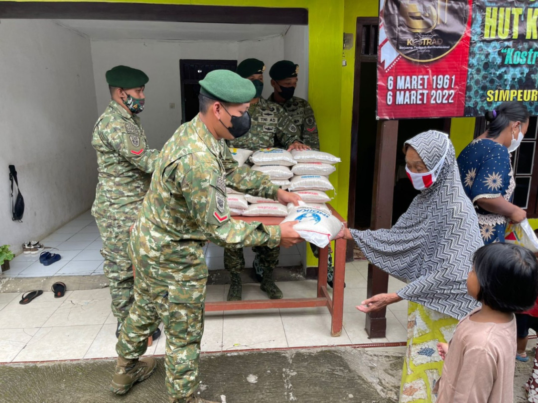 Memperingati HUT Ke-61, Yonif Raider 321 Galuh Taruna Melakukan Bakti Sosial