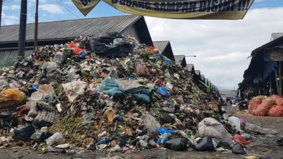 Krisis Sampah Pasar Caringin Mulai Meresahkan