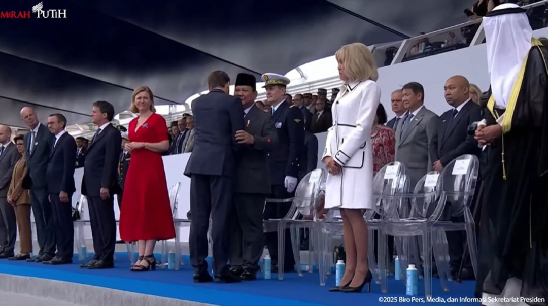 Presiden Macron Sambut Hangat Prabowo dalam Perayaan Hari Nasional