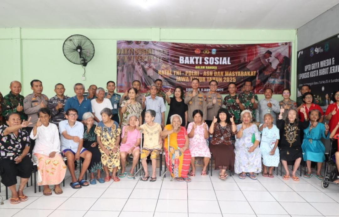 Polda Jatim Gelar Bakti Sosial Salurkan Bantuan ke Masyarakat