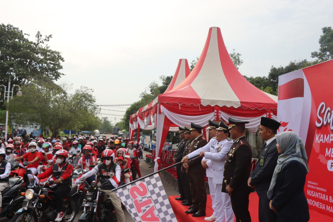 Forkopimda Kabupaten Rokan Hulu Lepas Pawai Safety Riding dalam Kampanye Keselamatan Merah Putih 2024