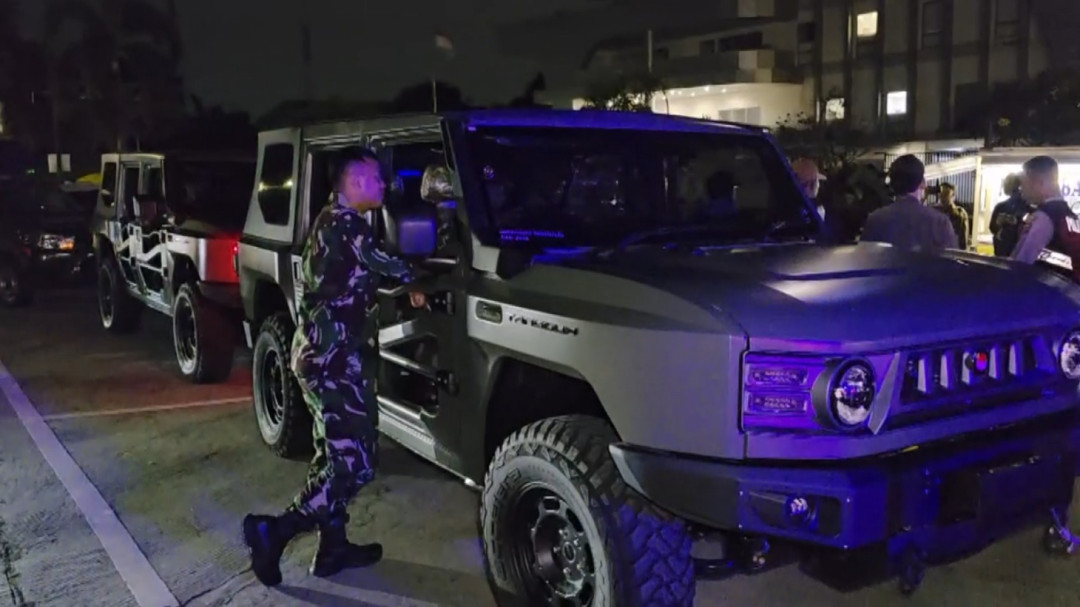 Koramil Sukmajaya Gelar Patroli dengan Kendaraan Taktis Maung Selama Ramadan