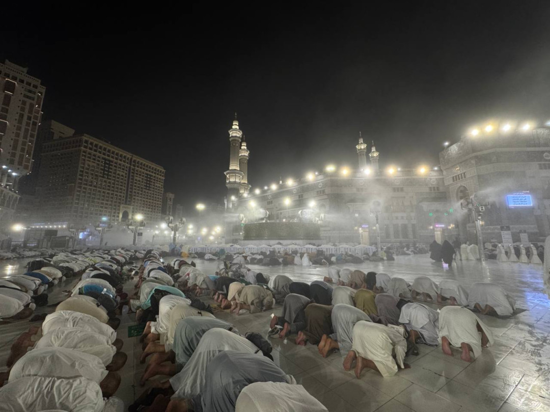 Salat di Hotel Sama Pahala dengan di Masjidil Haram, Jamaah Lansia dan Risti Dimbau Salat di Hotel
