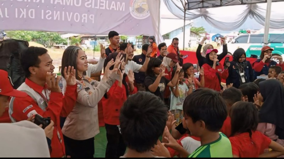 Polisi Beri Trauma Healing Bagi Anak-anak Korban Kebakaran Kapuk Muara