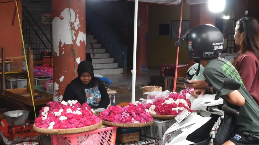 Tradisi Ziarah Jelang Ramadan Jadi Berkah Bagi Penjual Bunga Tabur di Gunungkidul