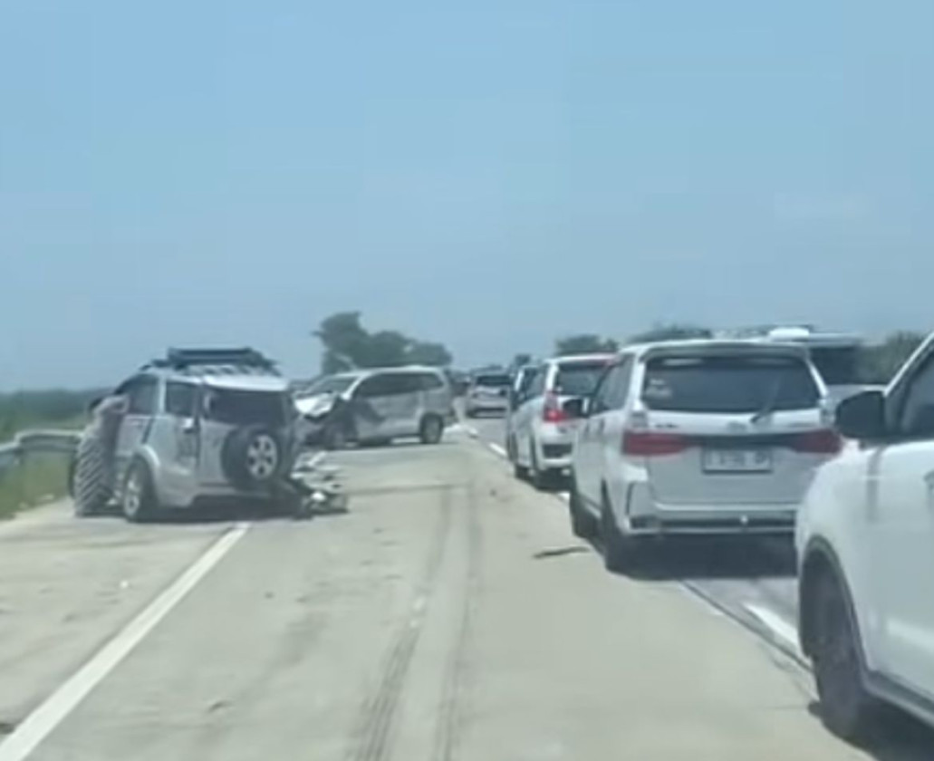 Beruntun di Tol Pemalang Tiga Kendaraan Pemudik Alami Kecelakaan