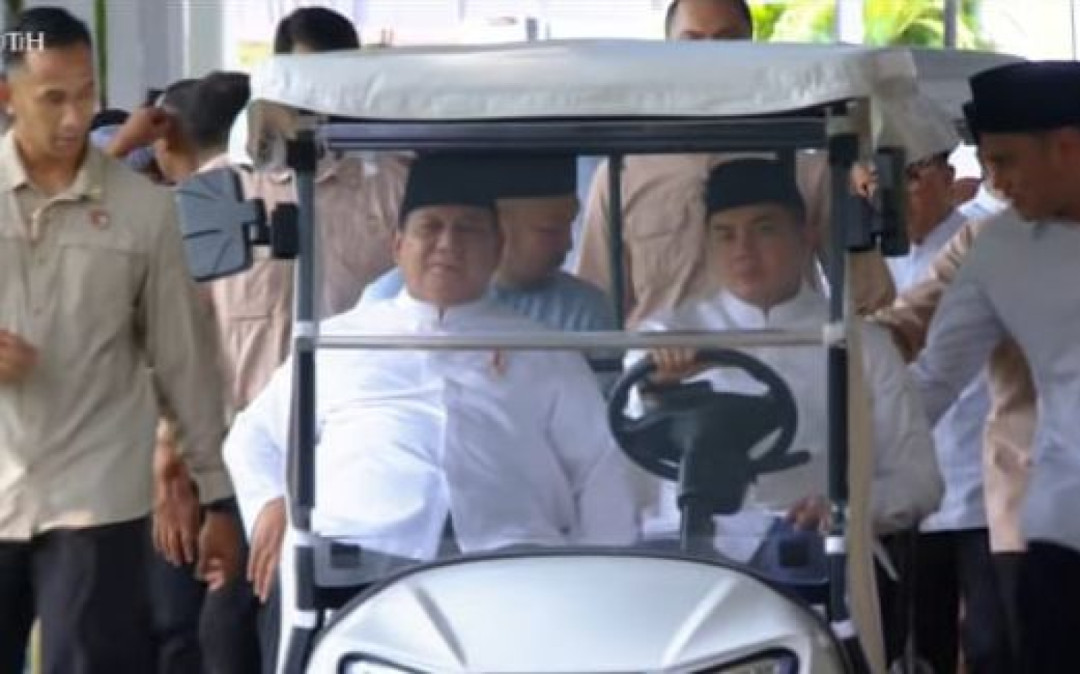 Prabowo Naik Buggy Car Sapa Warga Saat Open House Istana