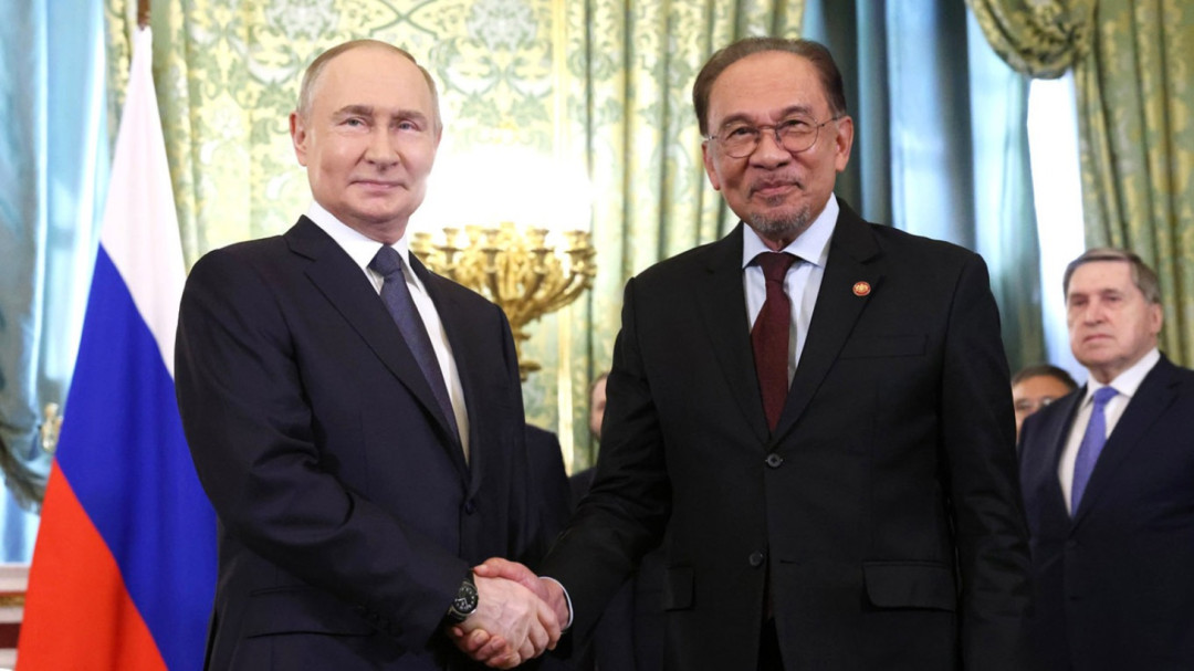 Putin Terima Anwar di Kremlin: Diplomasi Ekonomi di Tengah Bayang-Bayang MH17