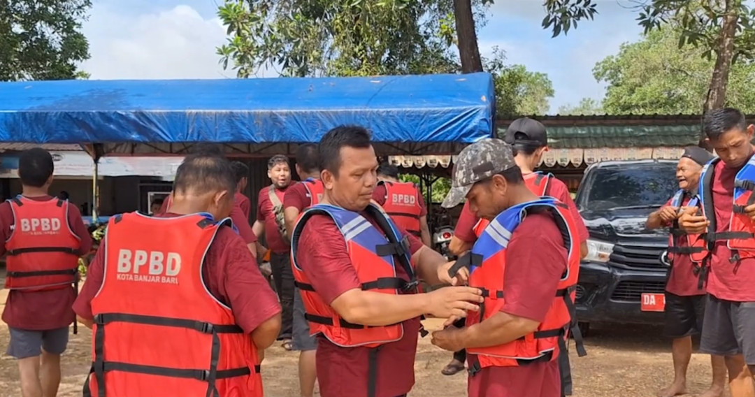 Kesiapsiagaan Banjir, Masyarakat Banjarbaru Belajar Teknik Penyelamatan di Air