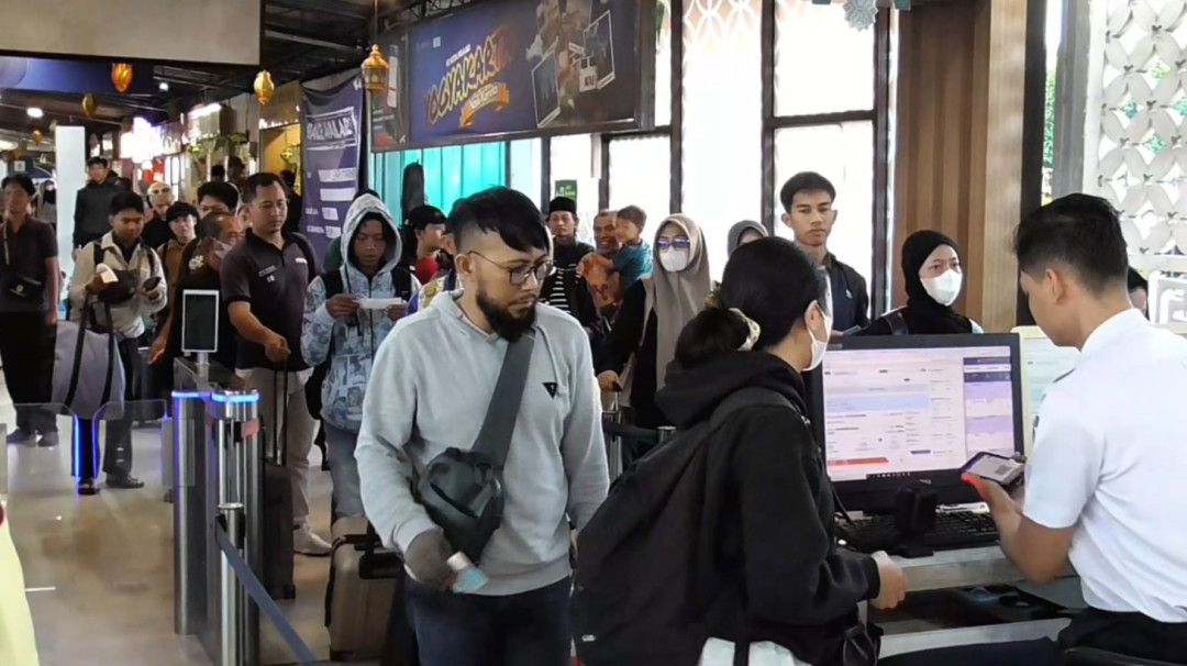 H-9 Lebaran, Mahasiswa Mulai Padati Stasiun Lempuyangan untuk Mudik Lebih Awal