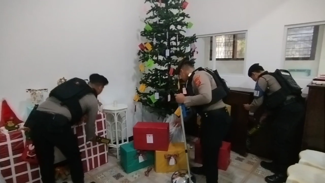 Polres Kuningan Sterilisasi Gereja Amankan Ibadah Natal