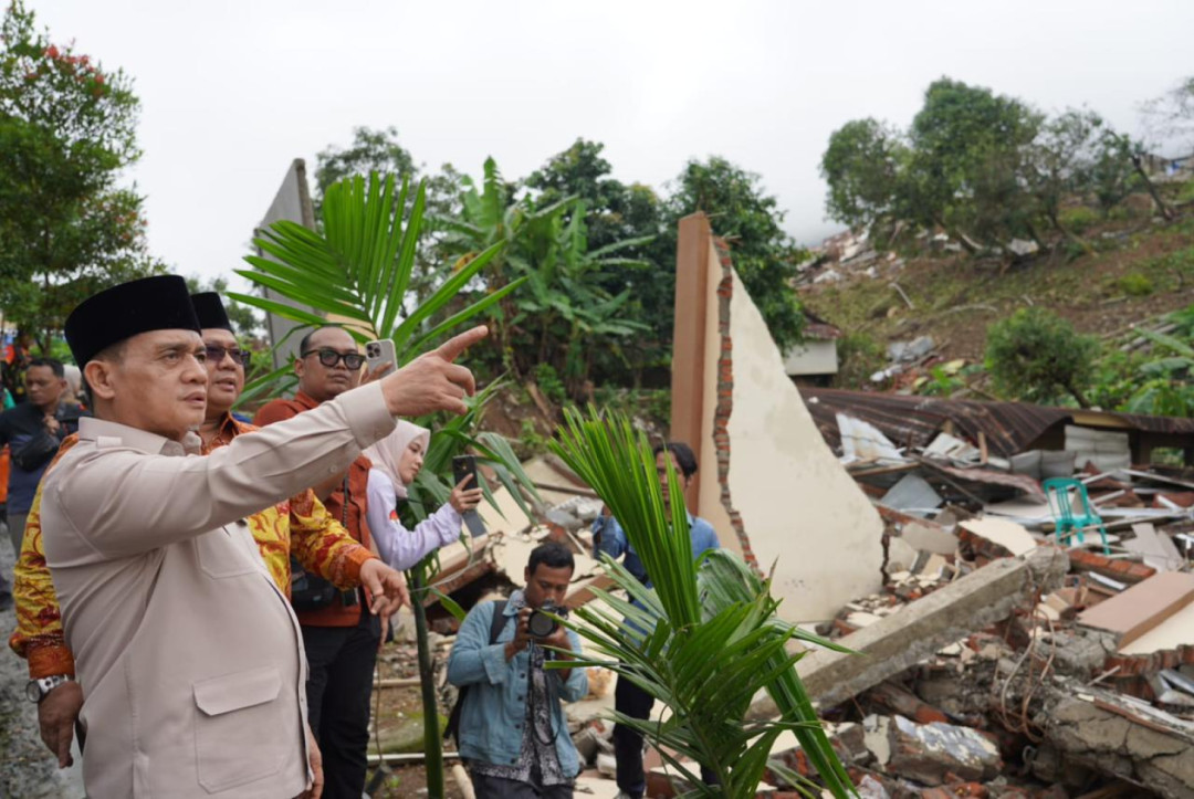 Wamenag Tinjau Lokasi Bencana di Tegal, Pastikan Pemulihan Pesantren dan Rumah Ibadah