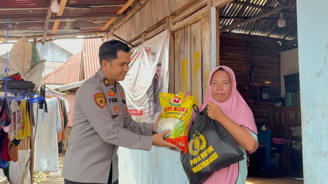 Biro SDM Polda Sumsel Gelar Bakti Sosial Ramadan untuk Warga Gandus dan Kertapati