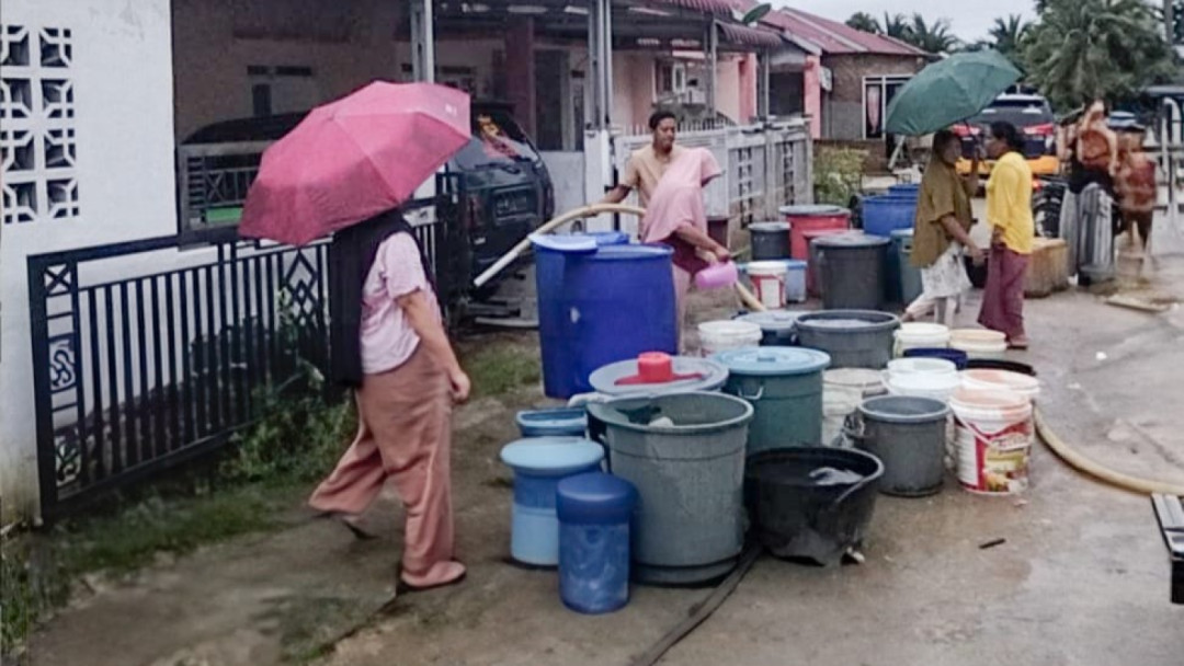 Pemkab Padang Pariaman Percepat Distribusi Air Bersih bagi Warga Terdampak Bencana