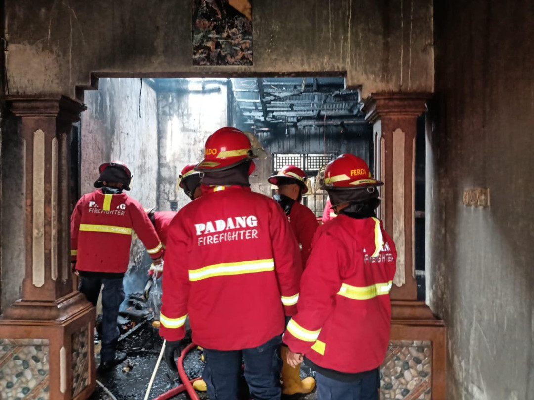 Satu Rumah di Padang Besi Ludes Terbakar, Kerugian Capai Rp500 Juta
