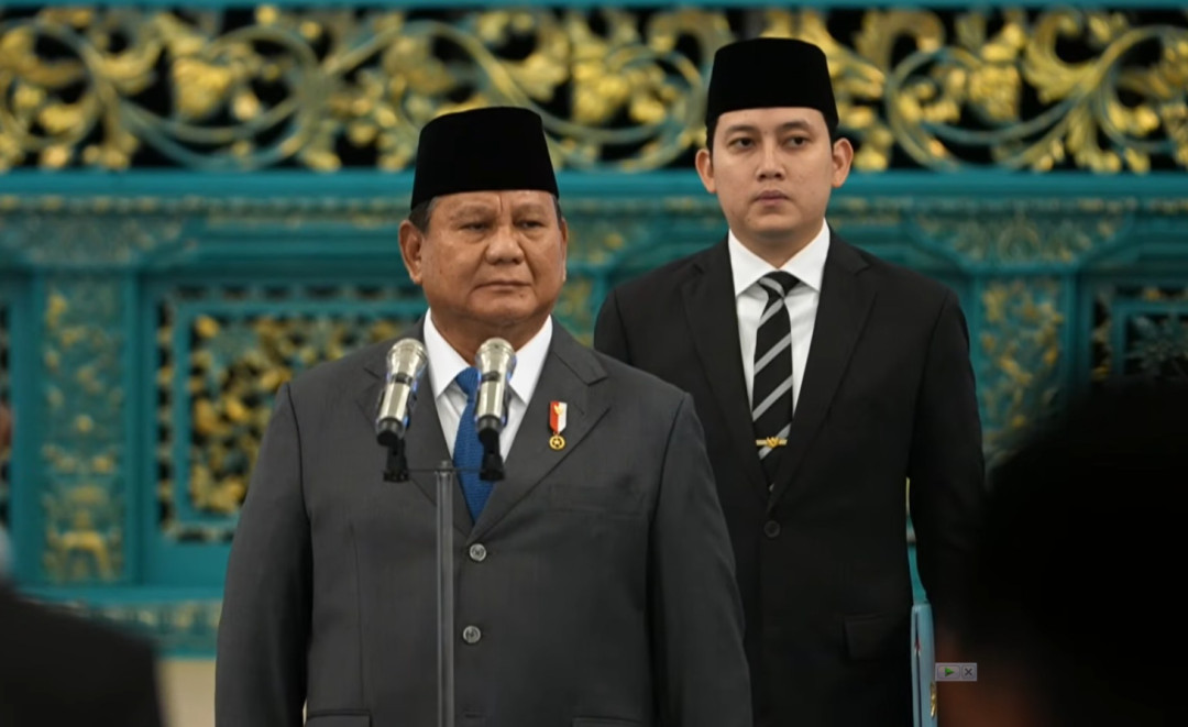 Presiden Prabowo Lantik Hakim MK, Anggota Ombudsman, dan Dubes LBBP di Istana Negara