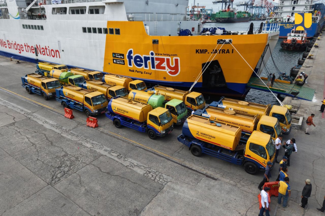 Menteri PU Turunkan Armada Air Bersih untuk Korban Bencana di Sumatera