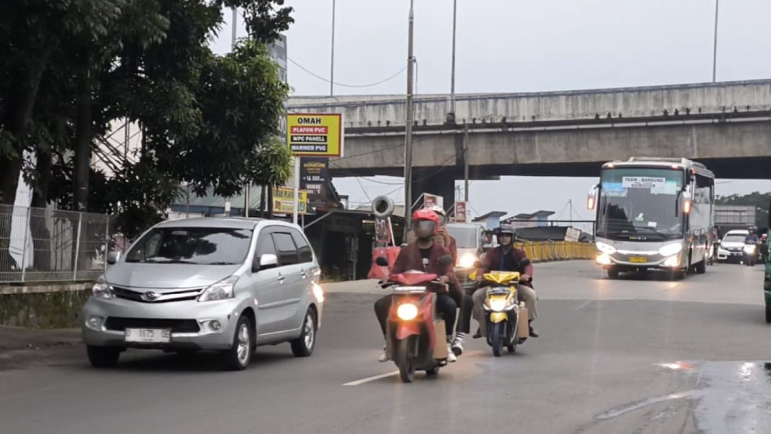 Libur Panjang Waisak 2025, Arus Lalu Lintas di Cileunyi Masih Ramai Lancar