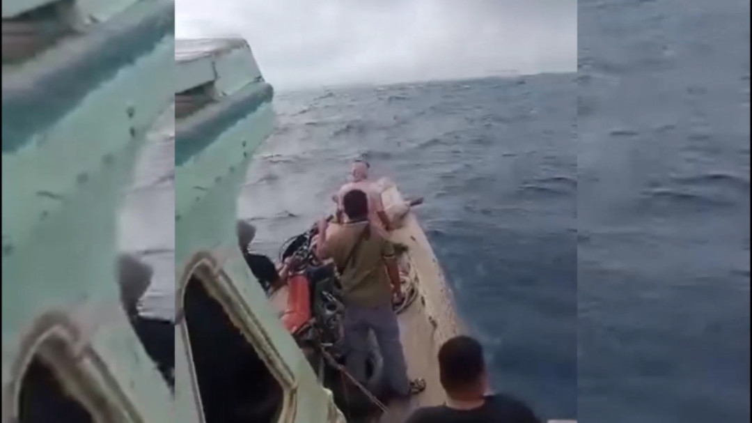 Kapal Rute Wanci-Kaledupa Dihantam Gelombang Tinggi