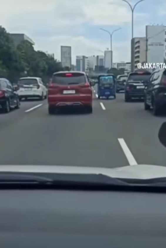 Heboh Bajaj Lawan Arah di Tol Janger, Polisi: Dia Ngikutin Arahan Google Maps