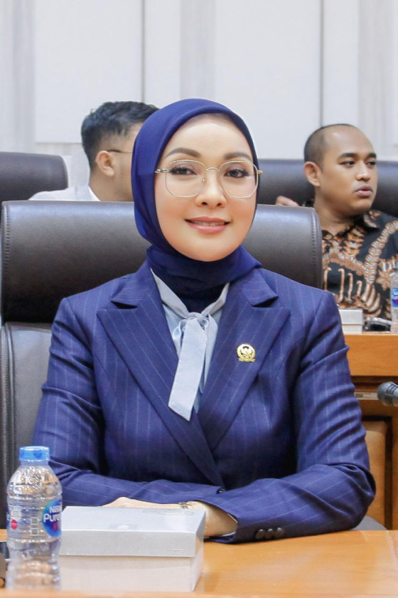 Erna Sari Dewi: Dari Penyiar TVRI ke Perwakilan Rakyat