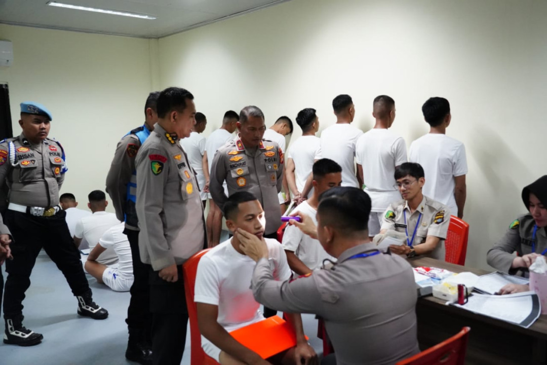 Wakapolda Sulbar Tinjau Langsung Pemeriksaan Kesehatan Calon Tamtama Polri
