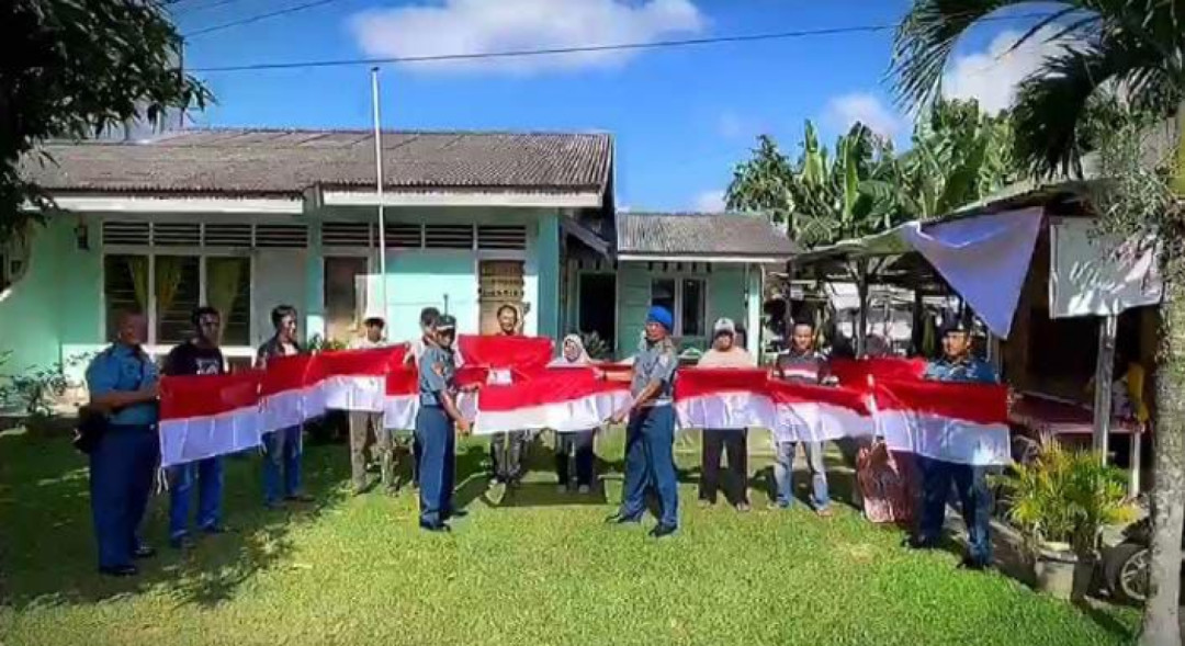 Jelang Hut Ri Ke Lanal Dabo Singkep Bagi Bagi Bendera Merah Putih