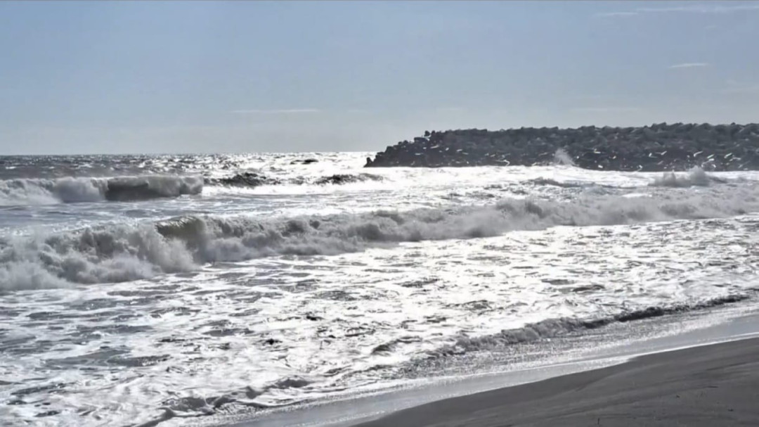 BMKG Peringatkan Banjir Rob dan Gelombang Tinggi hingga 4 Meter