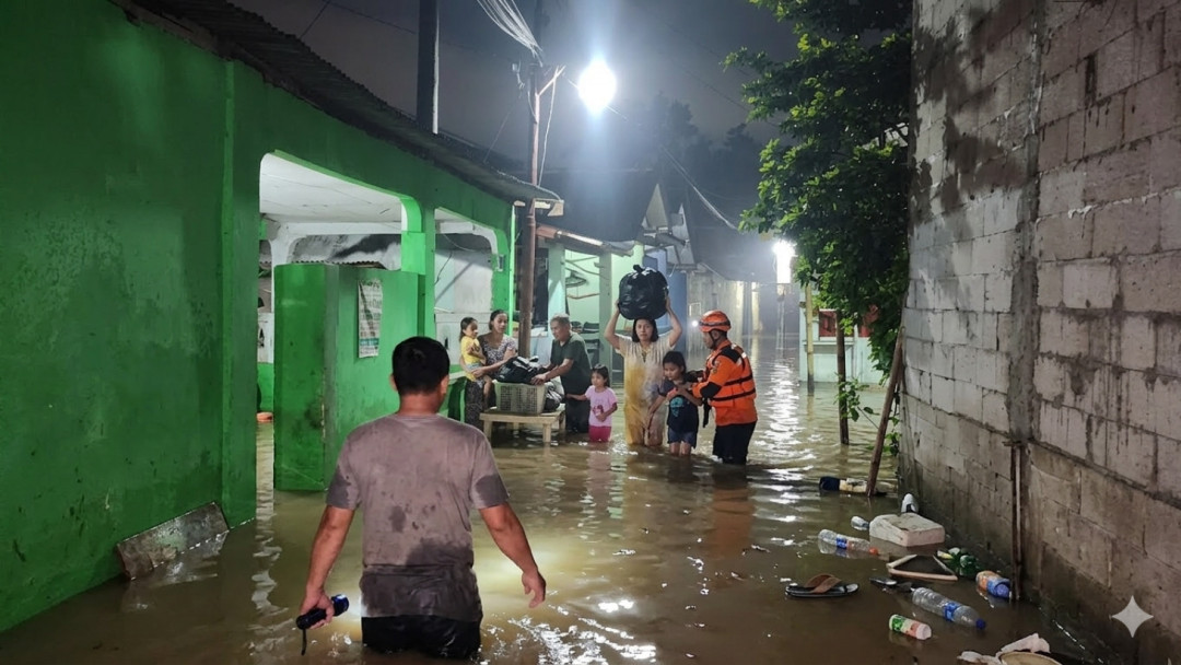 Hujan Deras Picu Luapan Sungai Ciluar, Ratusan Rumah di Sukaraja Bogor Terendam Banjir