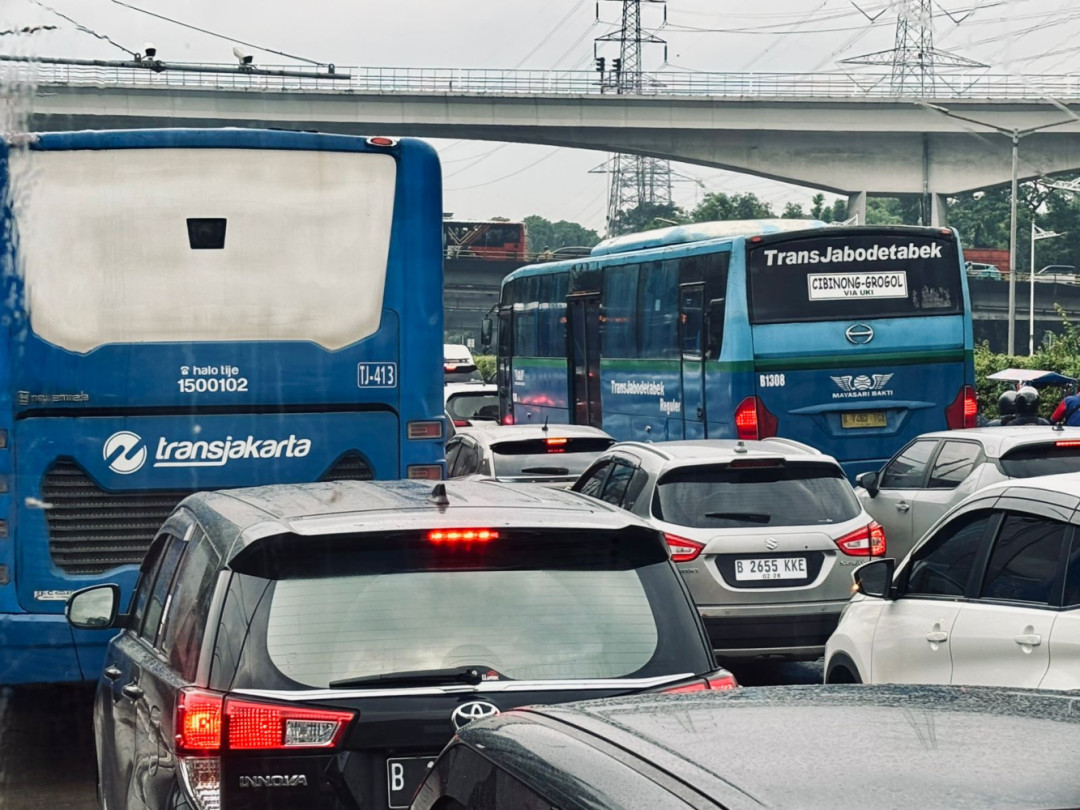 Genangan Air Ganggu Layanan Transjakarta, Sejumlah Rute Dipersingkat