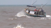 Perahu Tenggelam di Probolinggo, Nahkoda Belum Ditemukan