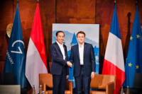 Bertemu Presiden Macron di KTT G7, Jokowi Bahas Situasi Ukraina