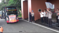 Polda Kaltim Melepas Rombongan Truk Pengangkut 2.000 Paket Sembako Untuk Korban Gempa Cianjur