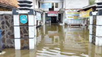 Banjir Rob di Pantura Rendam Pemukiman Warga