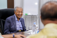 Eks PM Malaysia, Mahathir Mohamad: Bangsa Eropa Kecanduan Perang