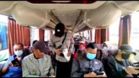 Libur Tahun Baru 2022, Penumpang Bus Diperiksa Surat Vaksin di Tol Cikopo