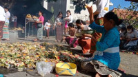 Umat Hindu di Kota Mataram Rayakan Galungan