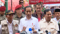 Kembali Tinjau Korban Gempa Cianjur, Jokowi: Fokus Evakuasi 39 Korban Hilang