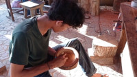 Pemuda Pangkalpinang Sulap Limbah Kayu Jadi Karya Seni