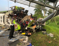 Kecelakaan Tunggal Bus di Tol Sumo, Belasan Orang Tewas