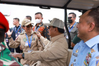 Prabowo Kagum terhadap Esther, Perempuan Pertama di Asia yang Jadi Test Pilot