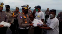 Jelang HUT Lalu Lintas ke-67, Ditlantas Polda Bengkulu Salurkan Ratusan Sembako ke Nelayan