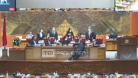 Wakil Ketua Banggar DPR RI Ambruk Saat Rapat Paripurna