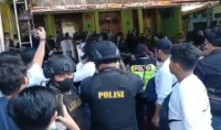 DPR Dukung Polisi Tangkap MSAT dan Minta Kemenag Bekukan Izin Ponpes Shiddiqiyyah