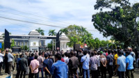 Ratusan Warga Demo Gubernur Bengkulu Minta Penghentian Aktivitas Ilegal Perusahaan Sawit