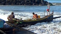 Cuaca Buruk, Pendapatan Nelayan Perahu Turun Drastis