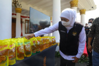 Pemprov Jatim  Distribusikan 3 Juta Liter Minyak Goreng